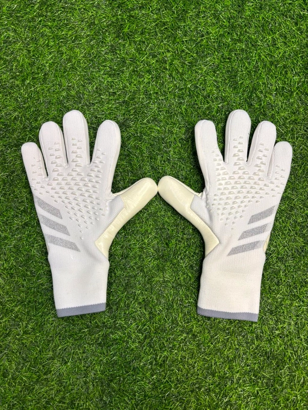 Predator Pro Goalkeeper Gloves White Colour - 8