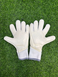 Predator Pro Goalkeeper Gloves White Colour - 9