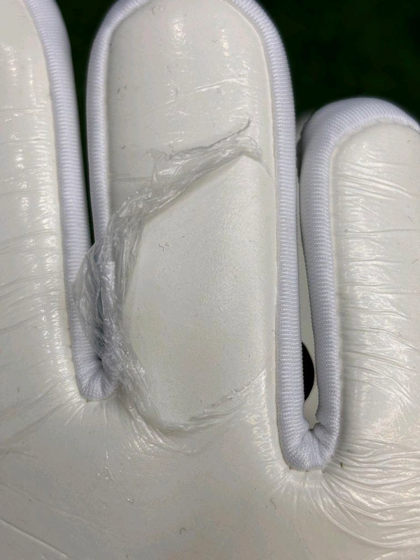 Predator Pro Goalkeeper Gloves White Colour - 10