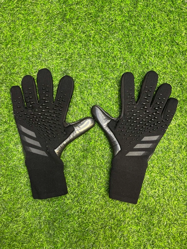 Predator Pro Black Colour Goalkeeper Gloves - 7