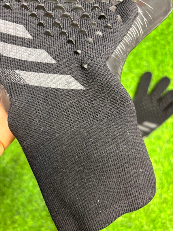 Predator Pro Black Colour Goalkeeper Gloves - 9