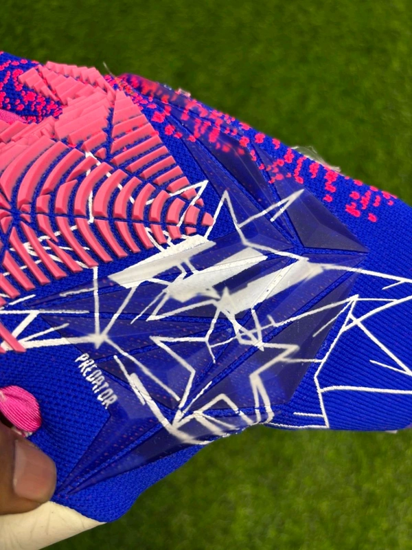 Predator Pro Blue And Pink Colour Goalkeeper Gloves - 8