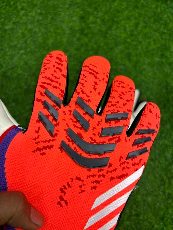 Predator Pro Red Colour Goalkeeper Gloves - 7