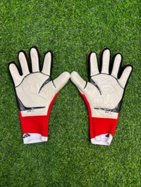 Predator Pro Red Colour Goalkeeper Gloves - 9