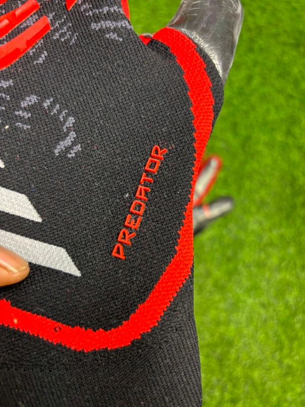 Predator Pro Black And Colour Goalkeeper Gloves - 7