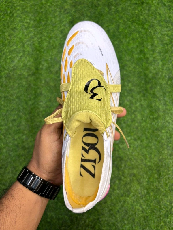 Predator Foldover Elite Next-gen White Gold Colour FG With Lace - 6.5