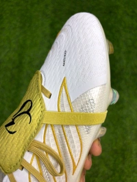 Predator Foldover Elite Next-gen White Gold Colour FG With Lace - 7.5