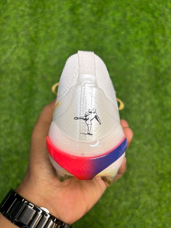 Predator Foldover Elite Next-gen White Gold Colour FG With Lace - 8