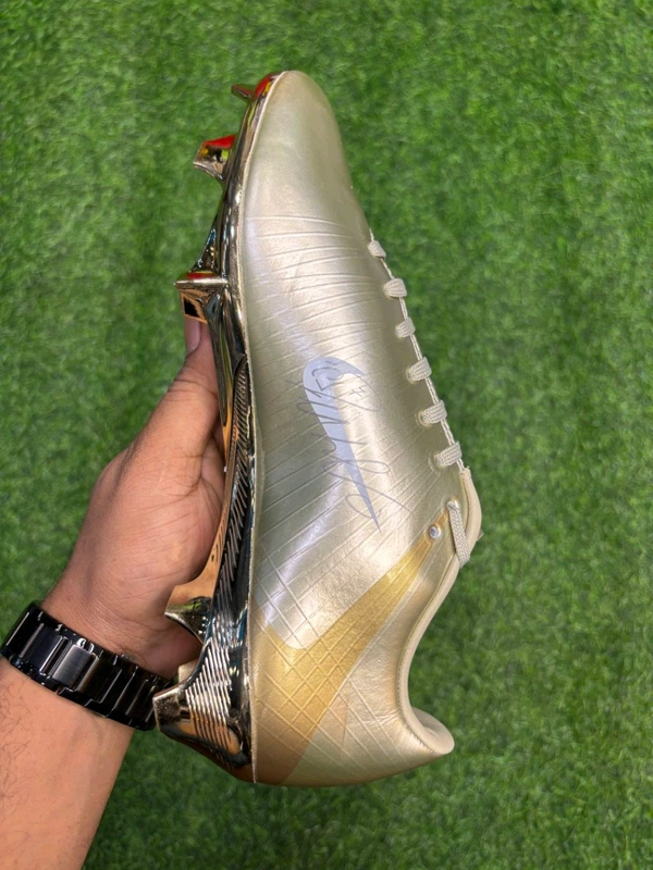 Mercurial CR7 Rare Gold Limited Edition FG With Lace - 5.5