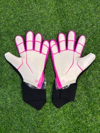 Predator Black And Pink Colour Premium Match Gloves - 8