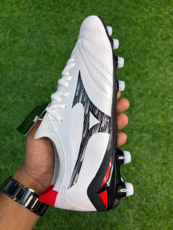 Morelia Neo IV White Black Colour Low-top FG With Lace - 10.5