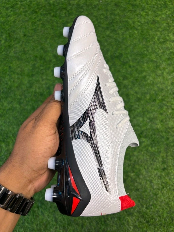 Morelia Neo IV White Black Colour Low-top FG With Lace - 10.5