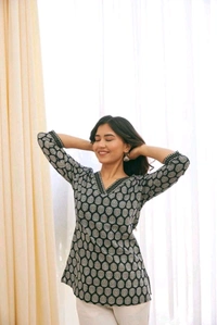 Black Jaal Floral Print Top Cotton V-Neck Short Kurti Tunic for Women - Pablo, M