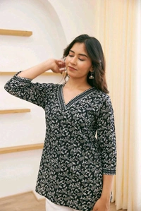Black Jaal Floral Print Top Cotton V-Neck Short Kurti Tunic for Women - Celtic, XL