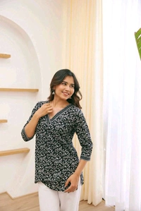 Black Jaal Floral Print Top Cotton V-Neck Short Kurti Tunic for Women - Celtic, XL