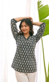 Black Jaal Floral Print Top Cotton V-Neck Short Kurti Tunic for Women - Pablo, XS