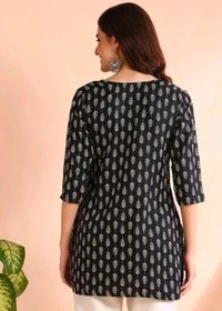 Women Floral Print Cotton Rayon Straight Kurta (Blue) - Black, S