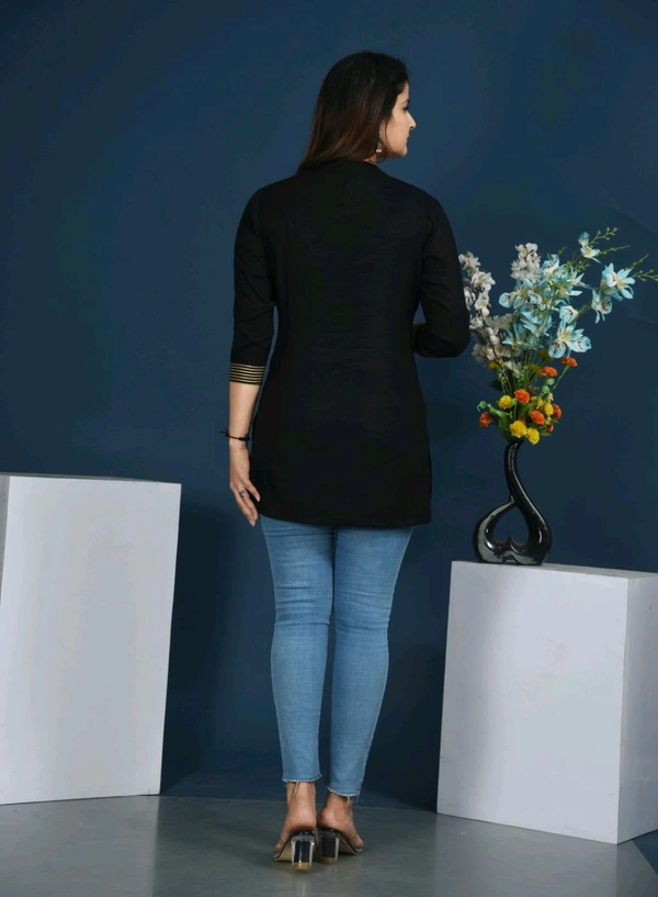 Women Solid Viscose Rayon Straight Kurta (Black) - Black, XS