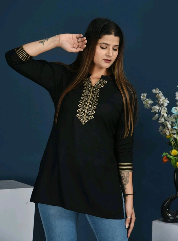 Women Solid Viscose Rayon Straight Kurta (Black) - Black, XXXL