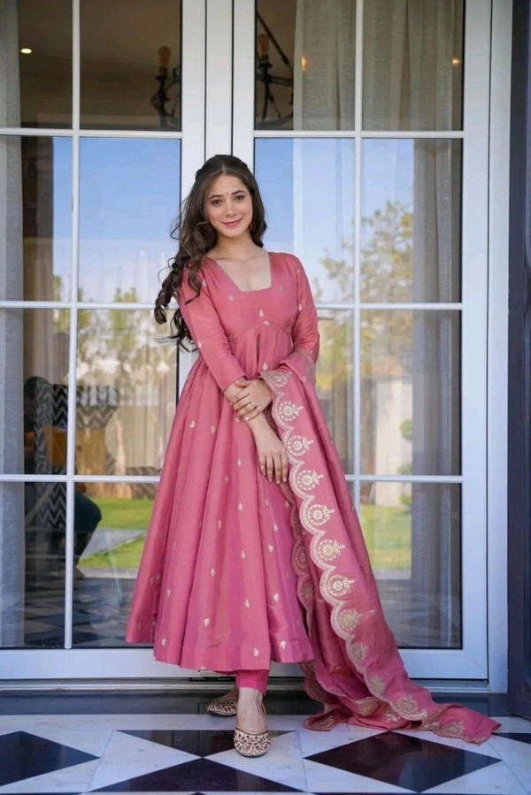 Women's Designer Soft Bandhani Anarkali Styles Salwar Suit
- Darty pink, XL