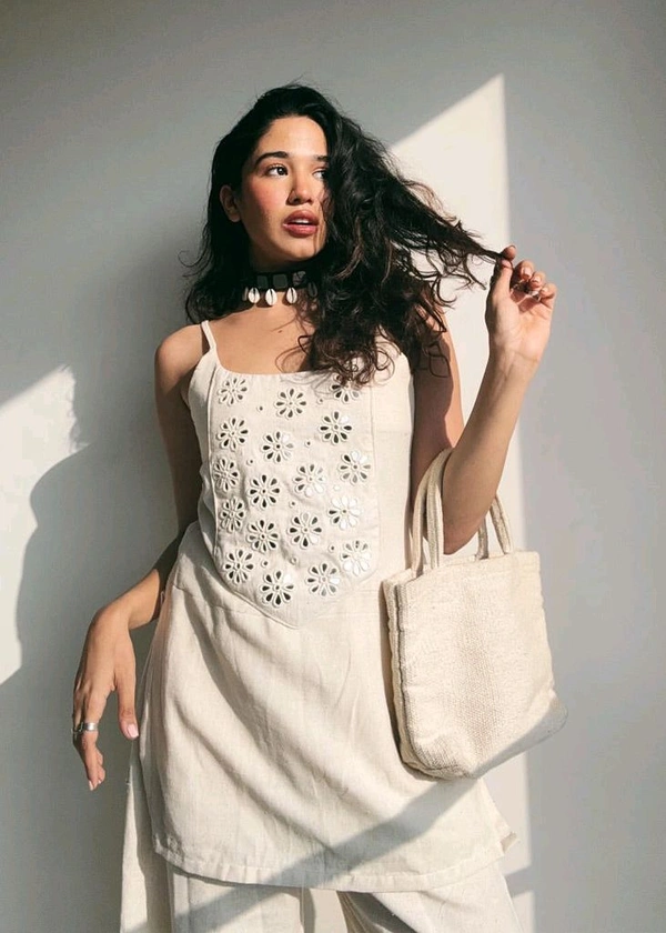 Sleeveless Cotton Flex Kurta Pant Set – Elegant Summer Style
- White, M