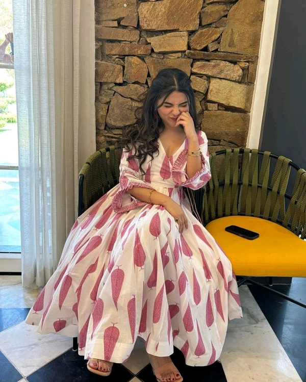 Women Cotton Pink Anarkali Kurta Pant and Dupatta set - M, Rouge