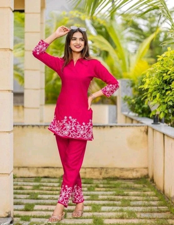 Women's Floral Embroidered Kurta Set with Pants, Maroon, 3/4 Sleeve - L, Pink