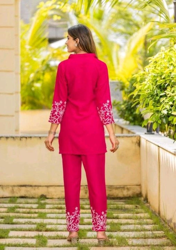Women's Floral Embroidered Kurta Set with Pants, Maroon, 3/4 Sleeve - L, Pink