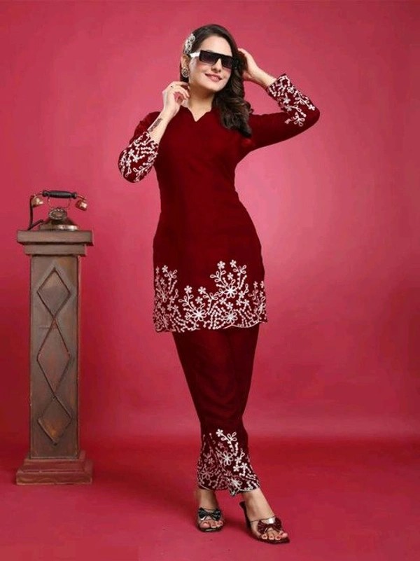 Women's Floral Embroidered Kurta Set with Pants, Maroon, 3/4 Sleeve - S, Maroon