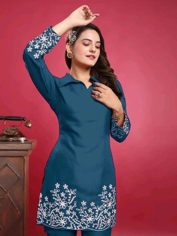 Women's Floral Embroidered Kurta Set with Pants, Maroon, 3/4 Sleeve - S, Mor Pish