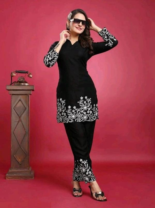Women's Floral Embroidered Kurta Set with Pants, Maroon, 3/4 Sleeve - XS, Black