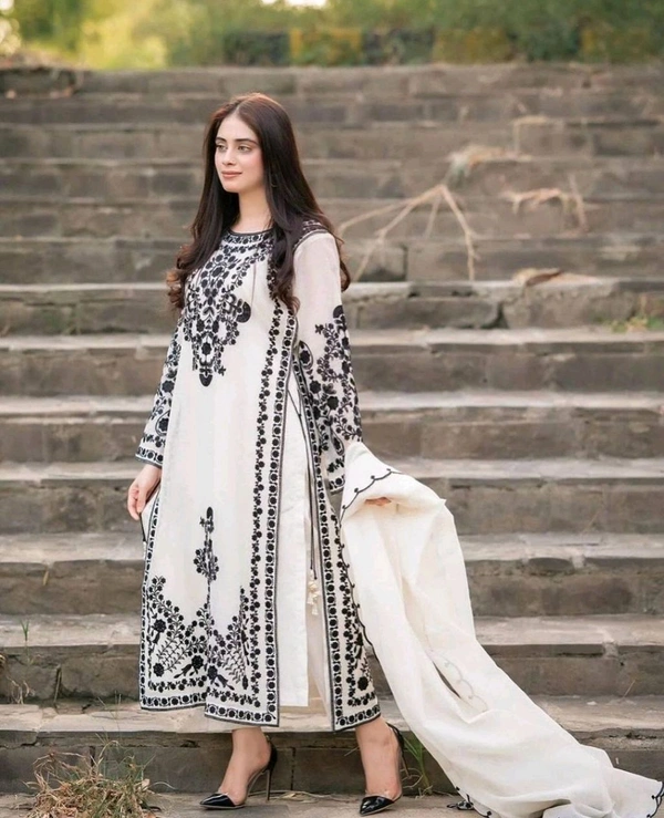 Marvelous White Color Thread Work Salwar Suit - L, White