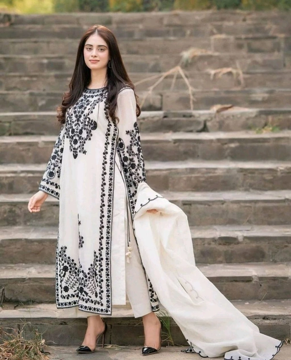 Marvelous White Color Thread Work Salwar Suit - M, White