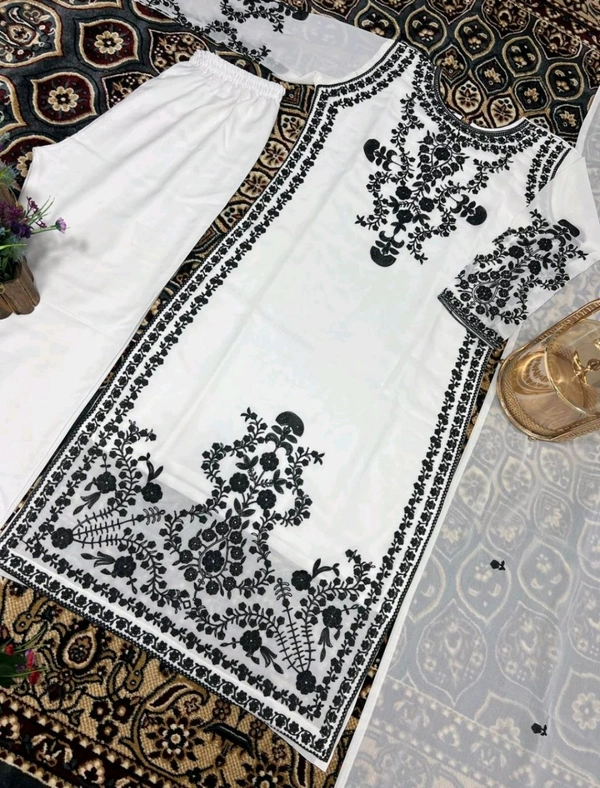 Marvelous White Color Thread Work Salwar Suit - M, White