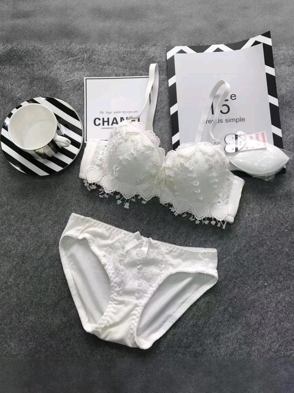 Womens Elegant Floral Print Padded Underwired Bra and Panty Set - 32B, White