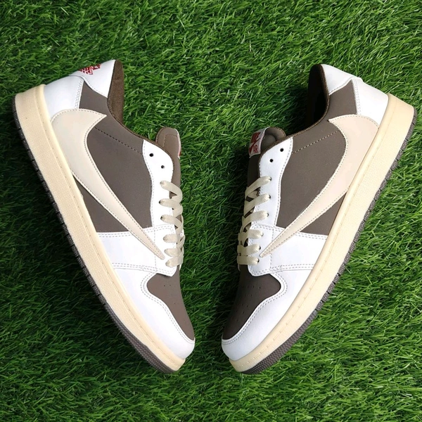Travis Scott "Reverse Mocha" - UK 7