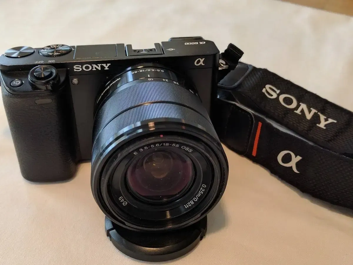 Sony A6000 with 18-55mm Lens – Fast, Compact Mirrorless Camera Kit