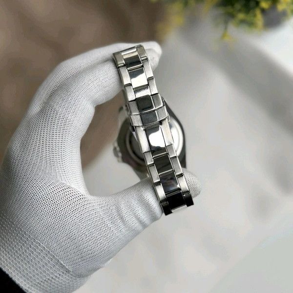 Analog High Quality Quartz Movement Watch Collection With High Quality Strap Best finishing Body & Case - Silver