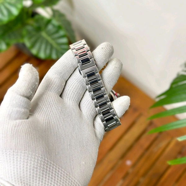 Most Demanded V9 Analog Quartz Movement Collection With High Quality Strap Best Finishing Body & Case - SRV1