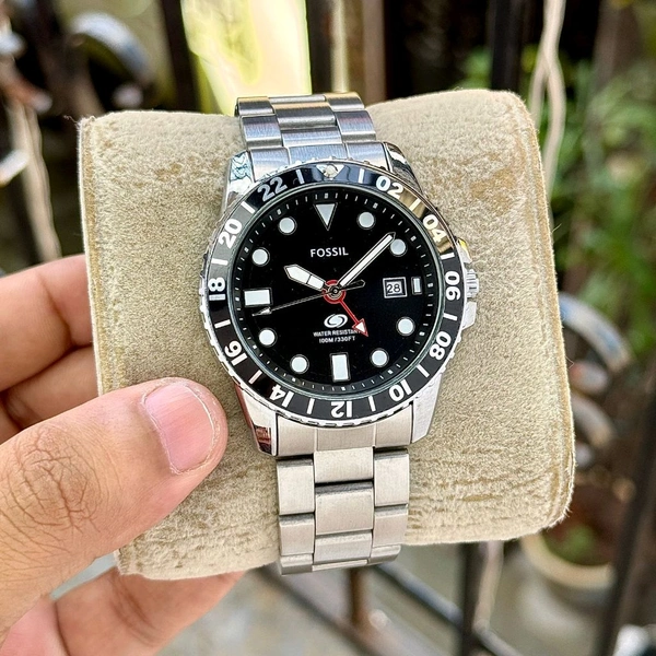 Analog Dive GMT Trusted & Reliable Quartz Smooth Movement Machine Watch For Men