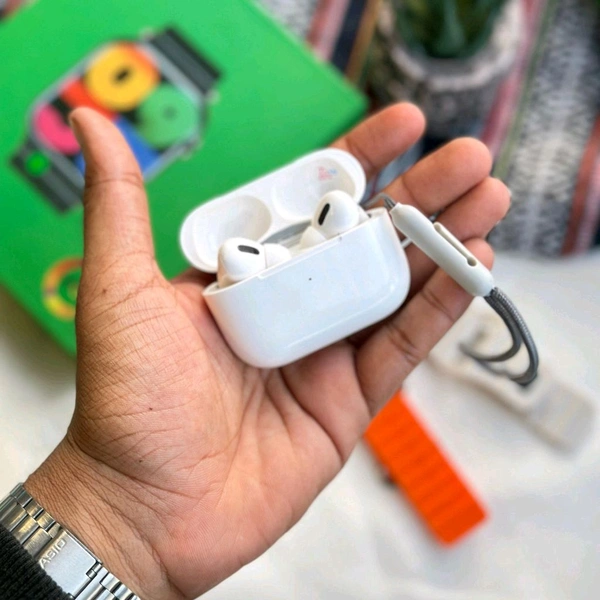 Most Awaited Gift Box Box | Series 8 Ultra 45 MM With 2 Straps And Wireless Earbud - SRB2