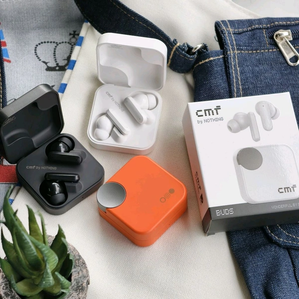 New Wireless Earphone With Call Time Upto 5 Hour | High Sound Quality And Mic Quality
- Orange