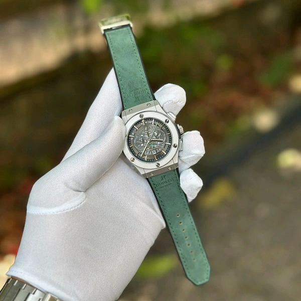 Most Demanded Analog Quartz Movement Watch With High Quality Strap Best finishing Body & Case - SRB1