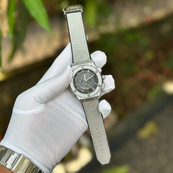 Most Demanded Analog Quartz Movement Watch With High Quality Strap Best finishing Body & Case - SRB5