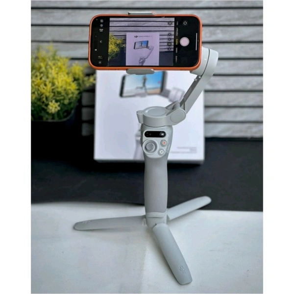 DJI OSMO Mobile SE Intelligent 3-Axis Phone Gimbal - Portable and Foldable for Android and iPhone With ShotGuides, ActiveTrack 5.0 - Vlogging Stabilizer for YouTube Videos