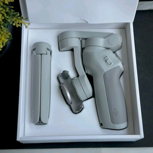 DJI OSMO Mobile SE Intelligent 3-Axis Phone Gimbal - Portable and Foldable for Android and iPhone With ShotGuides, ActiveTrack 5.0 - Vlogging Stabilizer for YouTube Videos