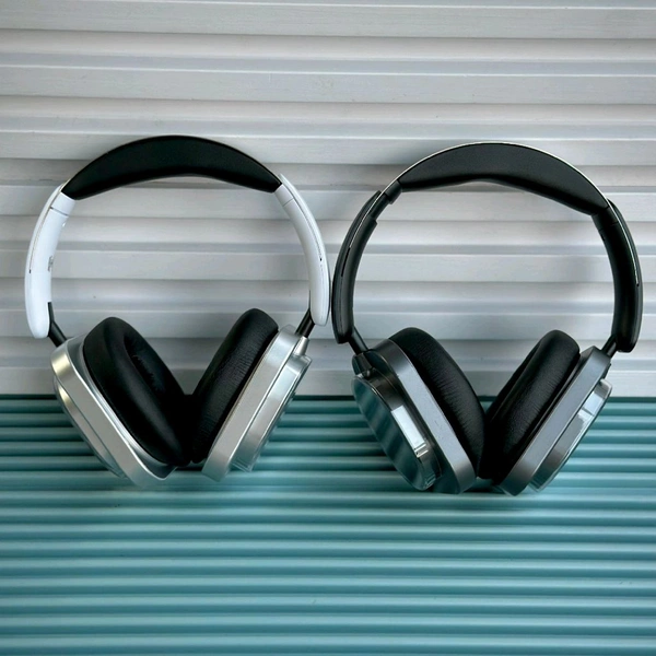 Wireless Earphone Headphones For Music Lovers & Professionals - Suitable for Travel, Office & Home, 5-6 Hours Playback Time, High Quality Model - Silver