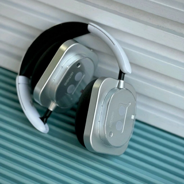 Wireless Earphone Headphones For Music Lovers & Professionals - Suitable for Travel, Office & Home, 5-6 Hours Playback Time, High Quality Model - Silver