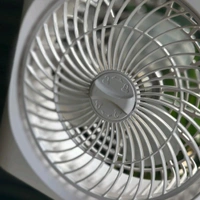 Portable Mist Cooling Fan with Water Spray, 3 Speed Airflow, 750ml Water Tank, LED Light & Timer – Desktop Personal Air Cooler Fan