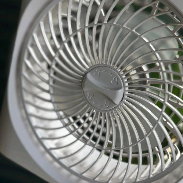 Portable Mist Cooling Fan with Water Spray, 3 Speed Airflow, 750ml Water Tank, LED Light & Timer – Desktop Personal Air Cooler Fan